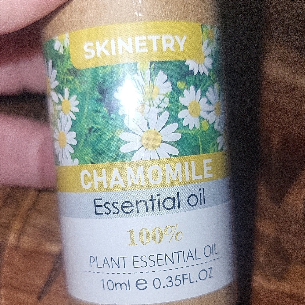 Chamomile Essential Oil - Natural Tan - Picture 2 of 5